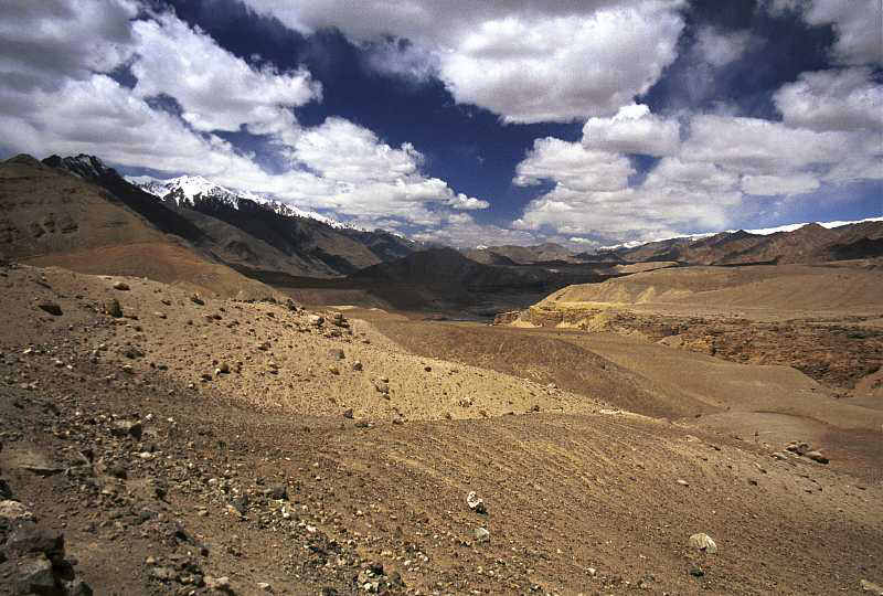 Das Bild zeigt eine Steinwüste in Ladhak